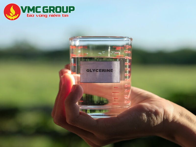Glycerin có dạng lỏng trong suốt 